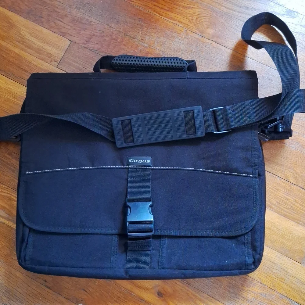 Tragus Laptop Bag